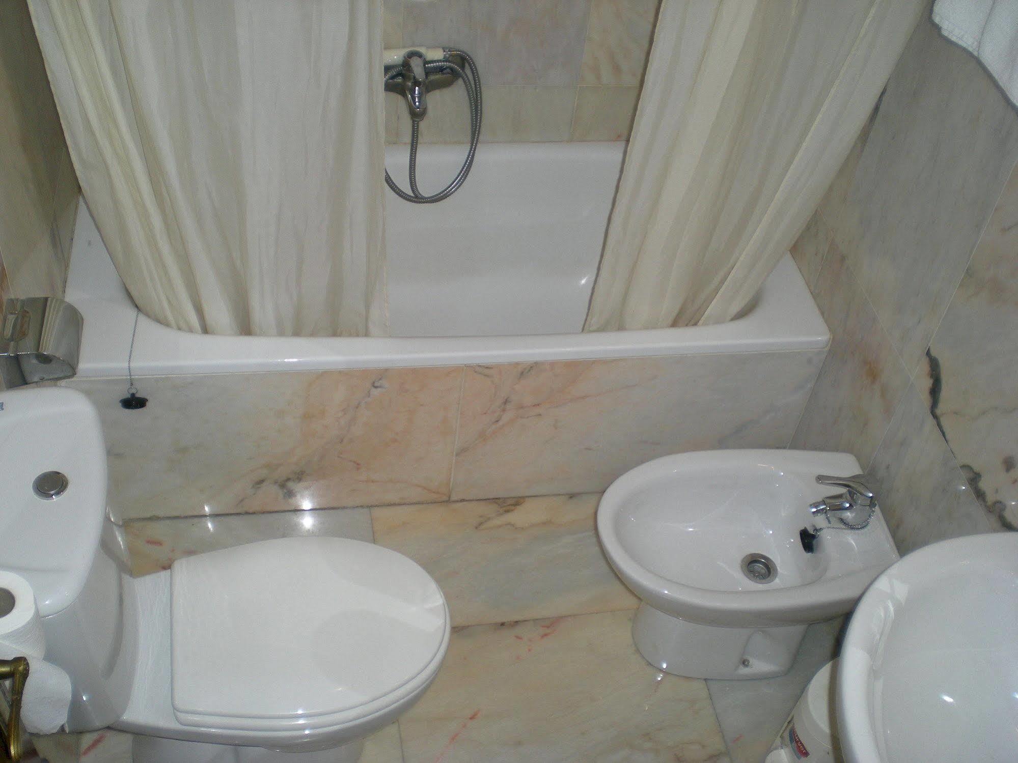 Hotel Puerta Romeros Burgo エクステリア 写真