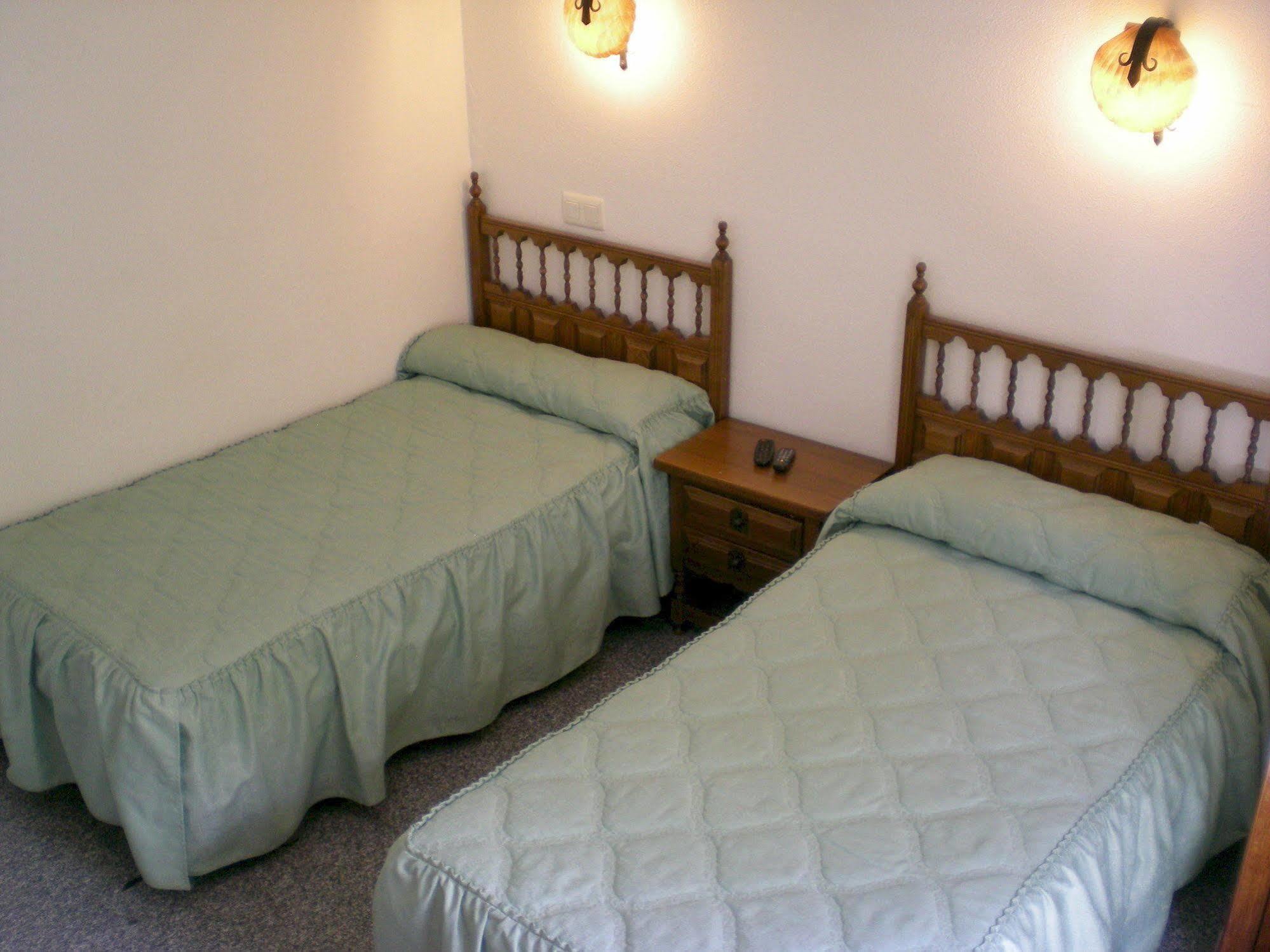 Hotel Puerta Romeros Burgo エクステリア 写真