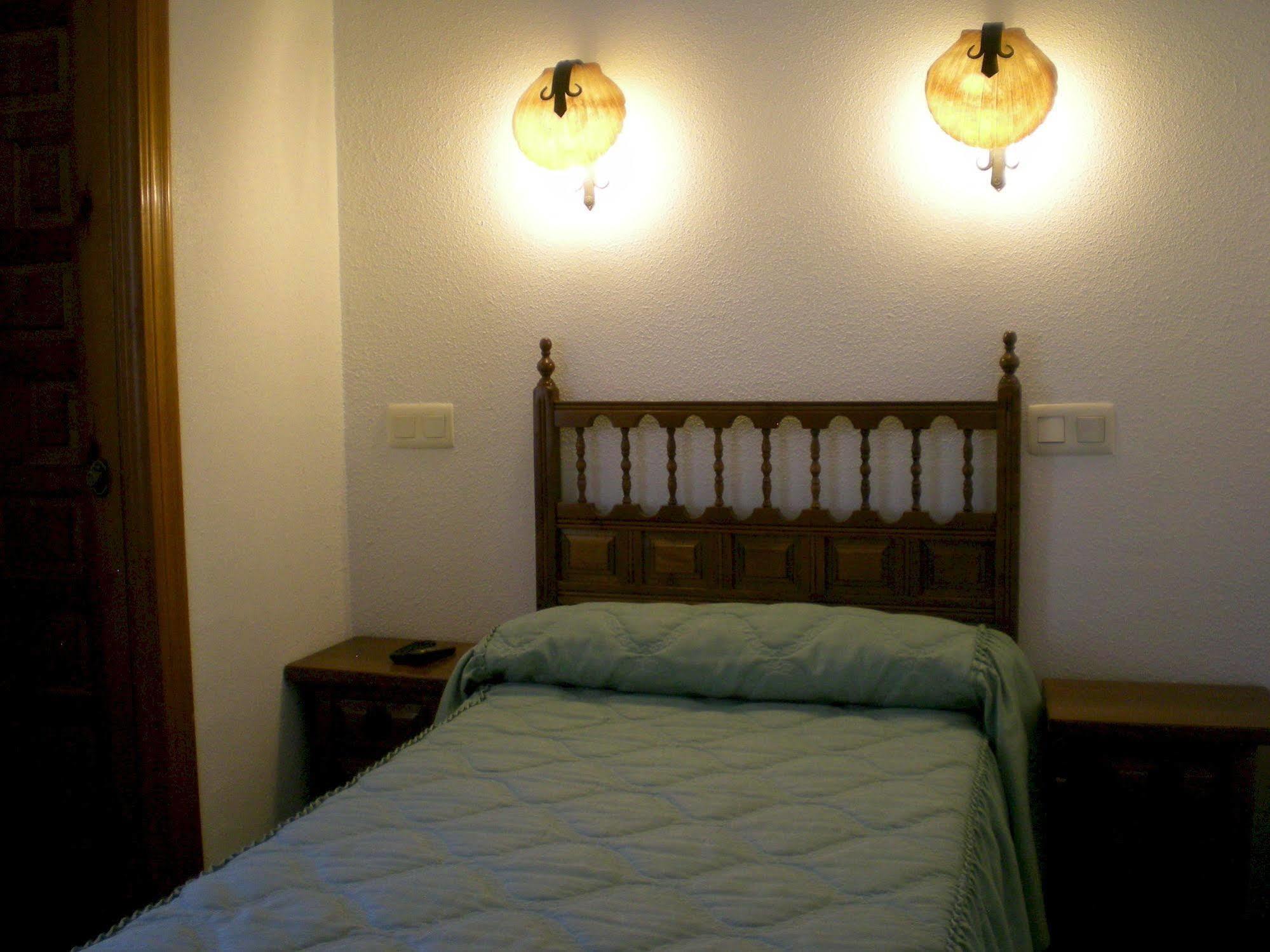 Hotel Puerta Romeros Burgo エクステリア 写真